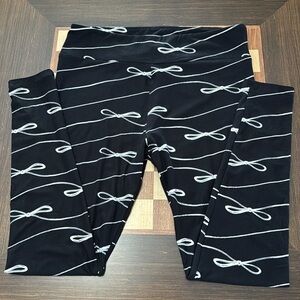 LuLaRoe TC womens leggings black/white bows and strings very soft.